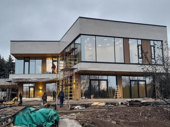 Коттедж с панорамными окнами