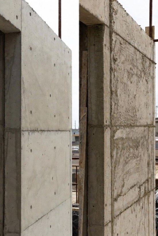 Сравнение качества стен: профессиональная опалубка против кустарного подхода