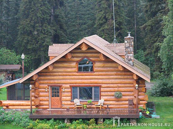 Рубленый деревянный бревенчатый дом