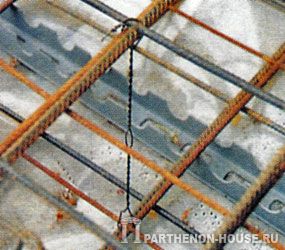 связка обвязочной проволкой арматурных стержней