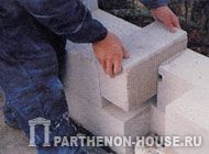 укладываем газобетонный блок