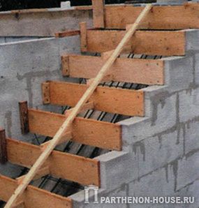 монолитная лестница