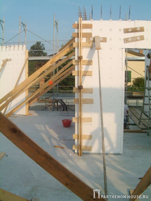 Монтаж несъемной опалубки PLASTBAU (ПЛАСТБАУ)