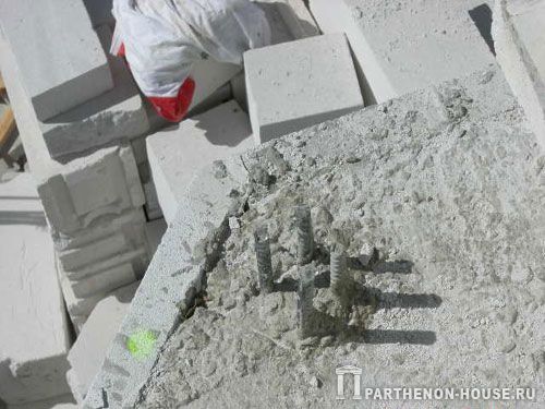 Строительство дома из газобетона, газобетонных блоков. Железобетонный каркас дома из газоблоков.