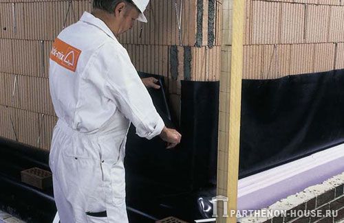 Технология кладки лицевого кирпича. Укладка Z-образной изоляции.