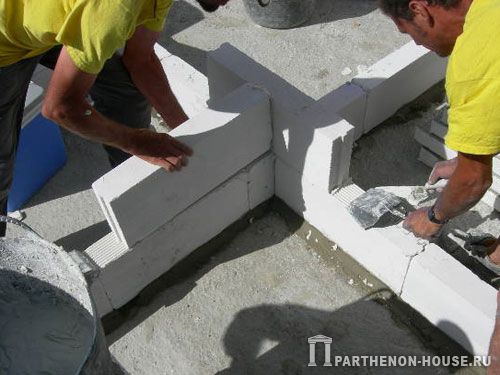 Строительство дома из газобетона, газобетонных блоков. Инструменты для работы с блоками.