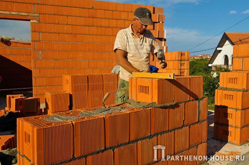 Строительство дома из керамических поризованных блоков. Качество строительных работ.