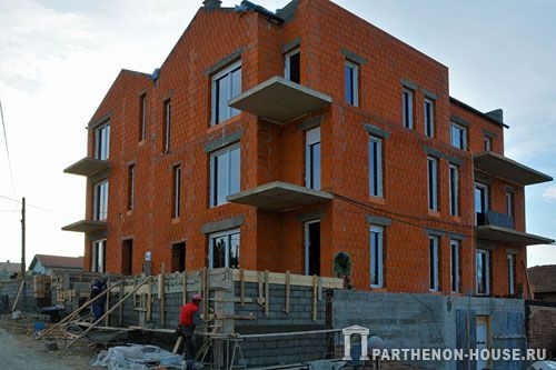 Строительство дома из керамических поризованных блоков. Коробка дома.