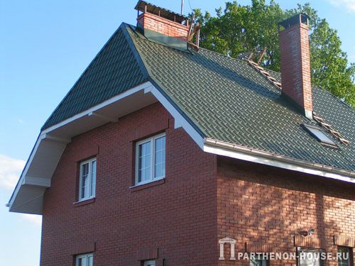 Качественно выполненная чистовая кровля металлочерепицей
