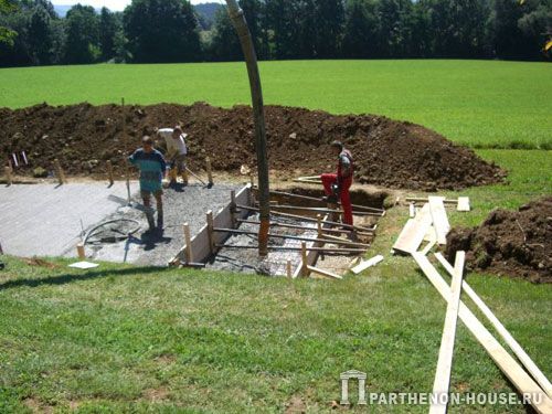 Строительство бетонного бассейна. Бетонирование фундамента бассейна.