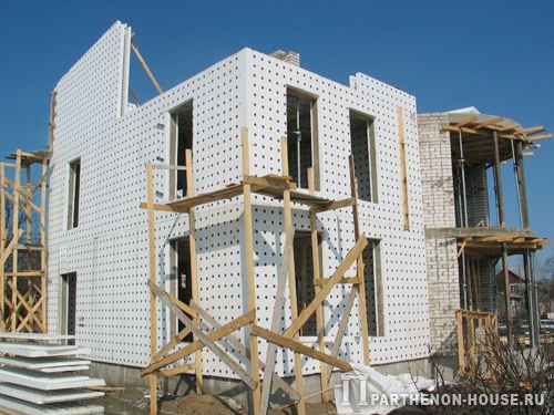Этапы укладки бетонной смеси в элементы стеновой несъемной опалубки PLASTBAU (ПЛАСТБАУ)