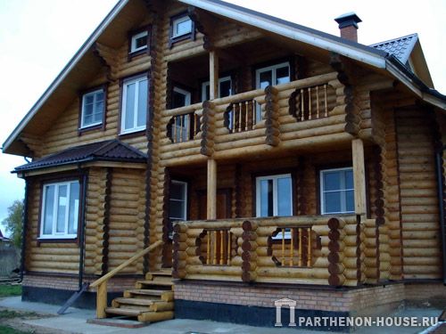 бревенчатый дом из оцилиндрованного бревна