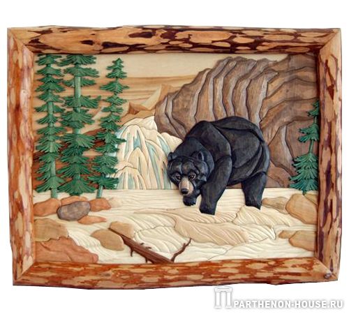 Деревянное панно: Медведь на рыбалке.