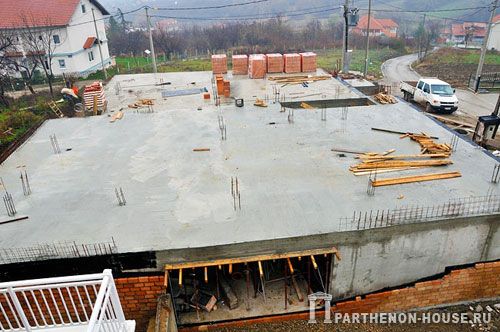 Строительство дома из керамических поризованных блоков. Монолитное перекрытие цокольного этажа.