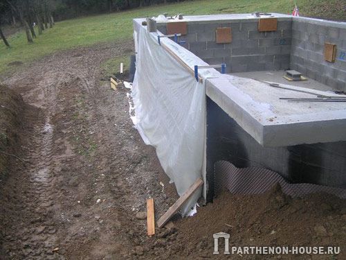 Строительство бетонного бассейна. Гидроизоляция бассейна наружная.