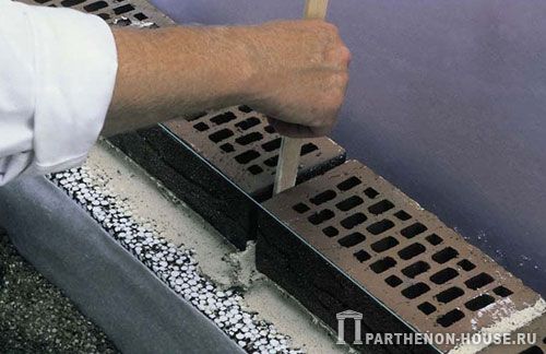 Технология кладки лицевого кирпича. Швы кладки.