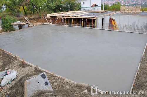 Строительство дома из керамических поризованных блоков. Качественная бетонная подготовка.