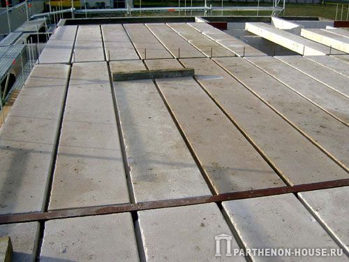 Строительство дома из газобетона, газобетонных блоков. Сборные панели перекрытия из газобетона.
