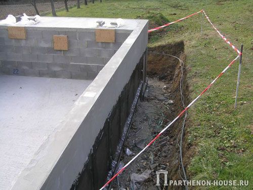 Строительство бетонного бассейна. Гидроизоляция стен бассейна.