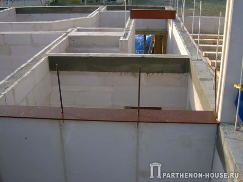 Строительство дома из газобетона, газобетонных блоков. Сборные панели перекрытия из газобетона.
