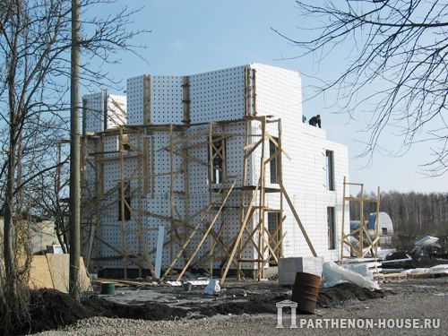 Работы по монтажу и бетонированию при строительстве домов можно выполнять и зимой