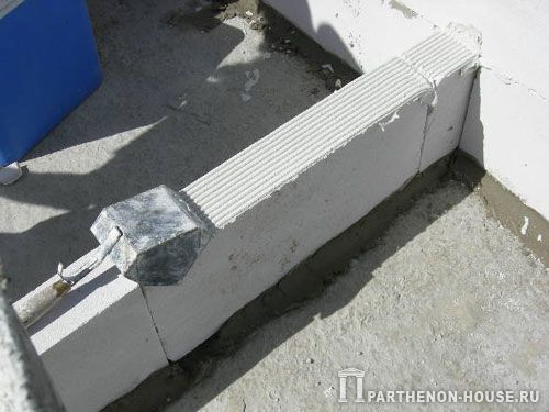 Строительство дома из газобетона, газобетонных блоков. Толщина шва кладки блоков.